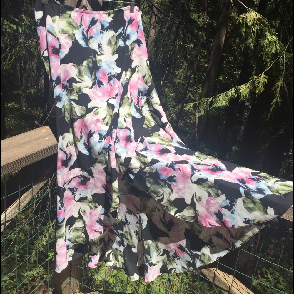 Vince Camuto chiffon  black floral tulip A line skirt